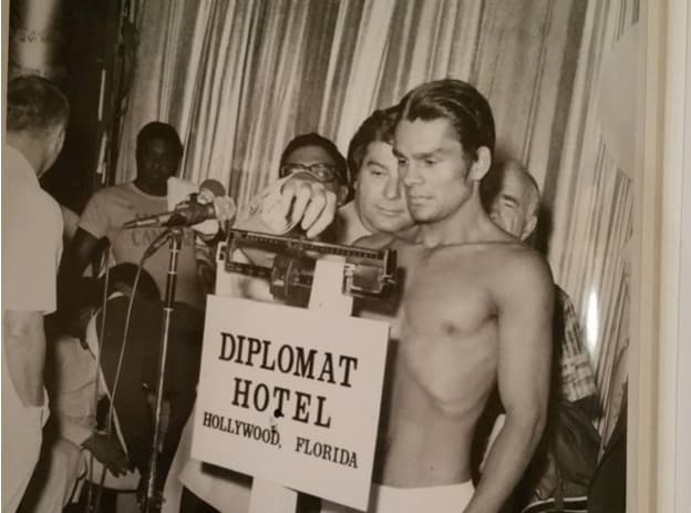 My father weighing in Roberto Duran to fight at the our hotel.